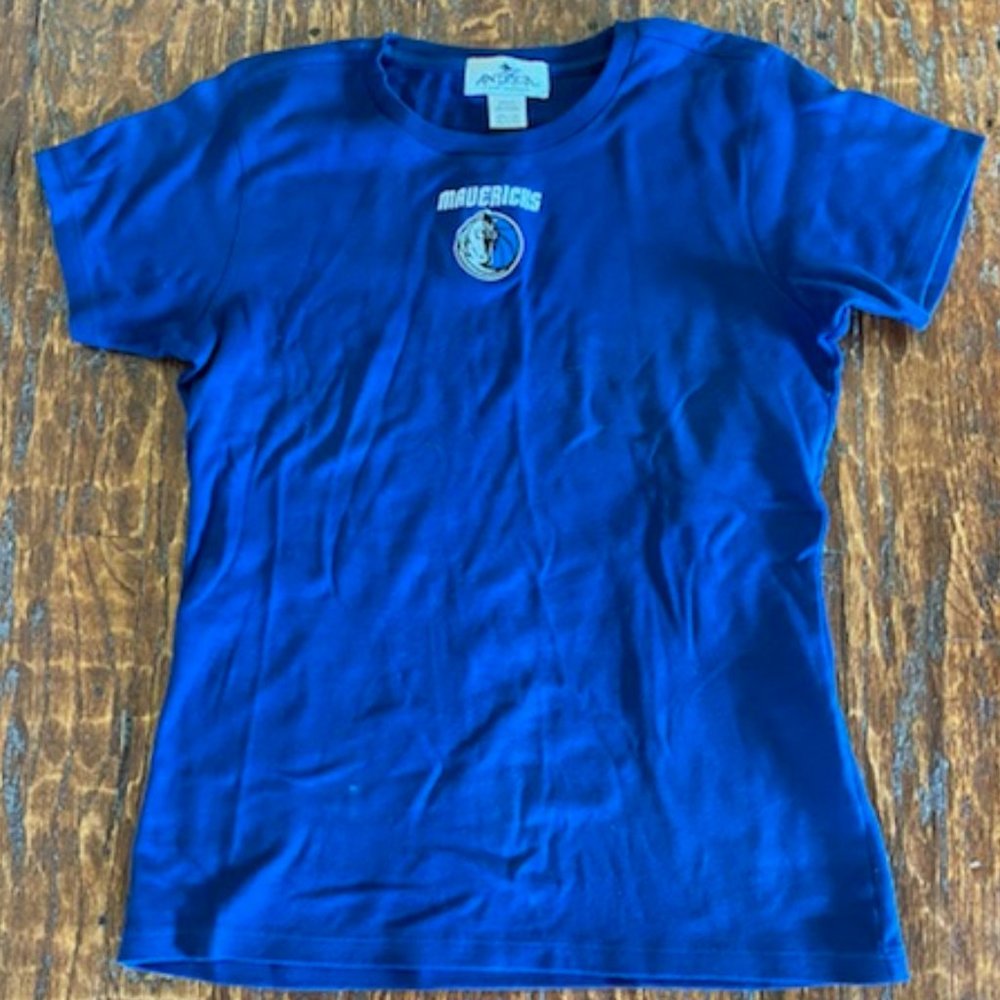 New * ANTIGUA Royal BLUE s/s DALLAS MAVERICKS Peru Cotton APPLIQUE T-Shirt* sz M